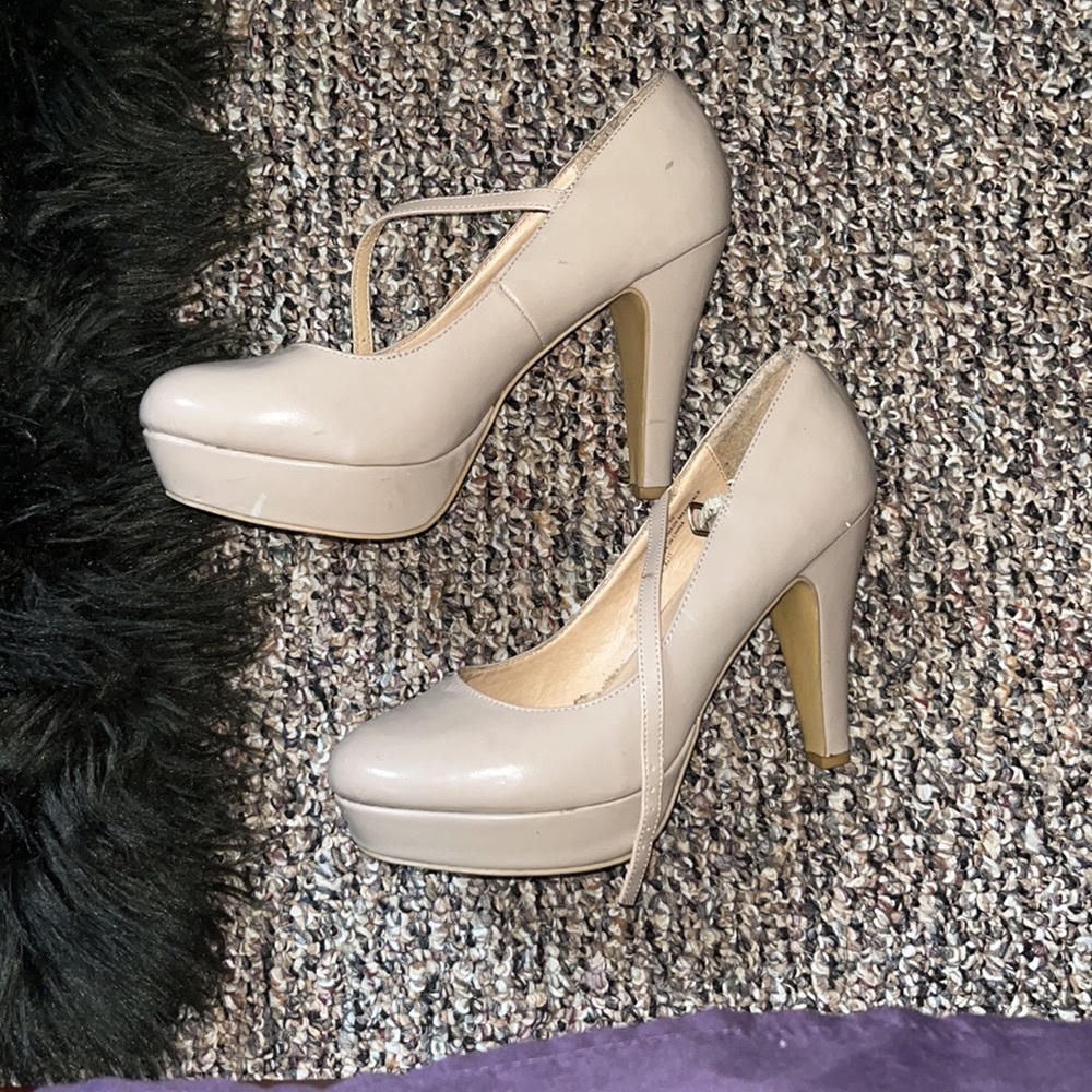 Used- Madden girl chunky heeled pump. 4inch -Sz 10 -Nude
